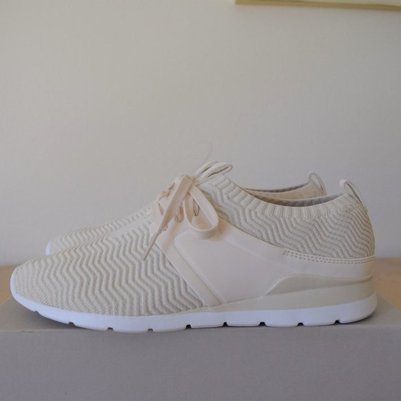 UGG Shoes - UGG Women's Willows sneakers Size 9